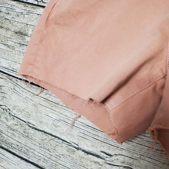 Universal Thread HIGH-RISE MIDI SHORTS Size 2/26 NWT - Picture 3 of 11